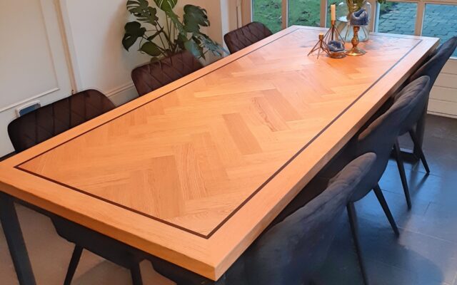 Visgraat tafel eiken