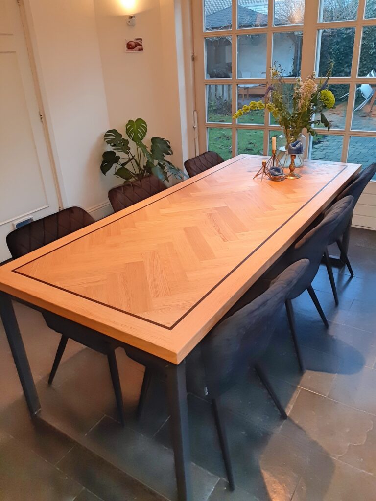 Visgraat tafel eiken