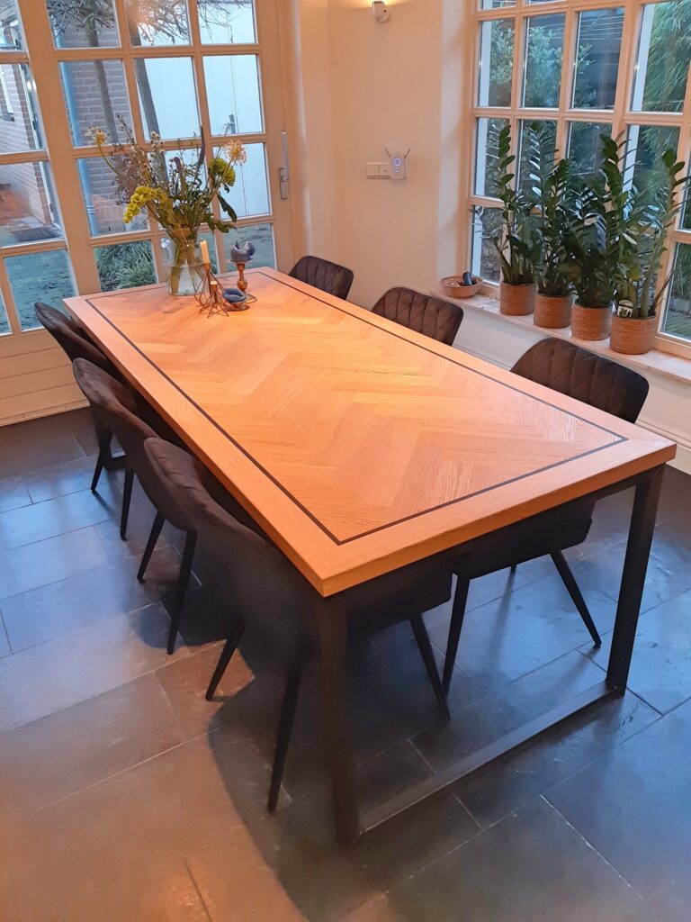 Visgraat tafel eiken