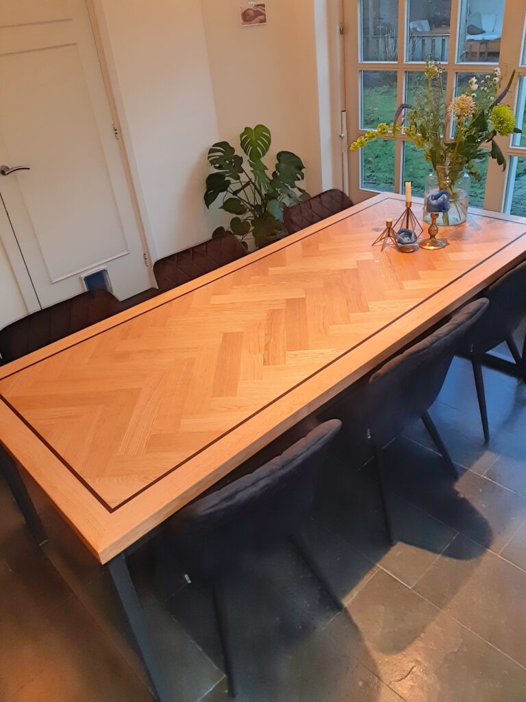 Visgraat tafel eiken